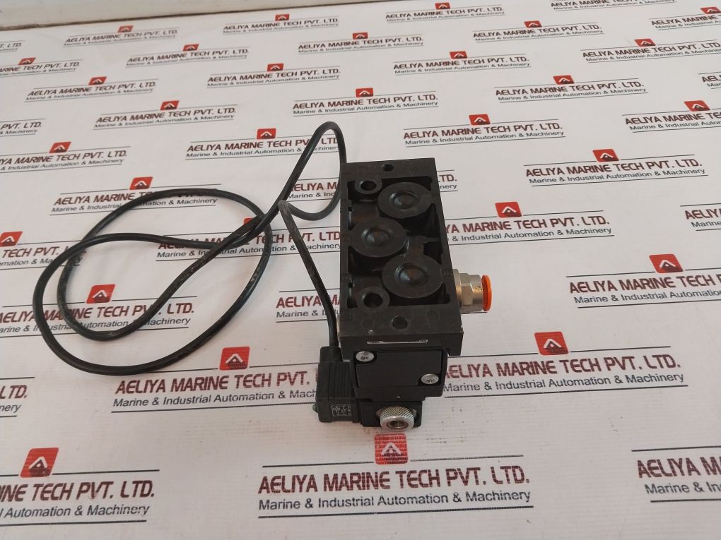 Rexroth Mecman 04983-197-18 Solenoid Valve & Coil 24V Dc 10W