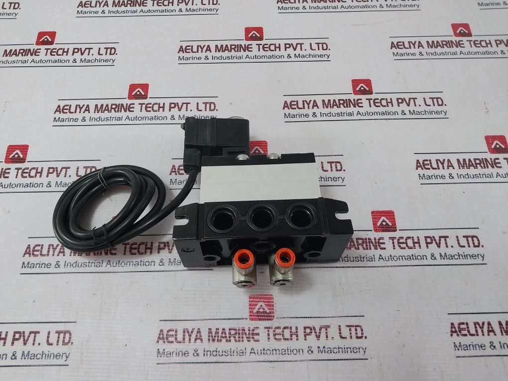 Rexroth Mecman R401001276 Pneumatic Directional Valve 04983-175-02