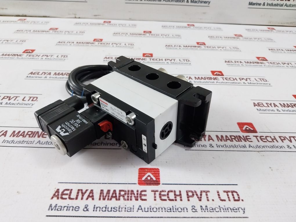 Rexroth R401001276 Pneumatic Directional Valve 04983-175-02