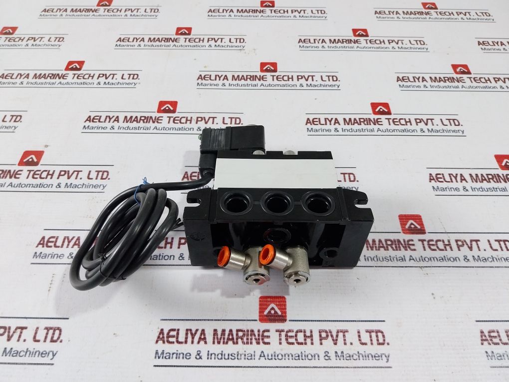 Rexroth R401001276 Pneumatic Directional Valve 04983-175-02