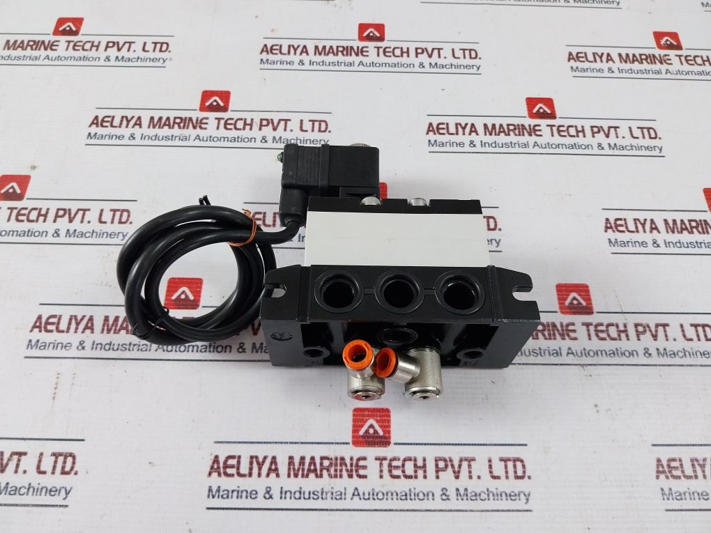 Rexroth R401001276 Pneumatic Directional Valve 24V Dc 5812010000