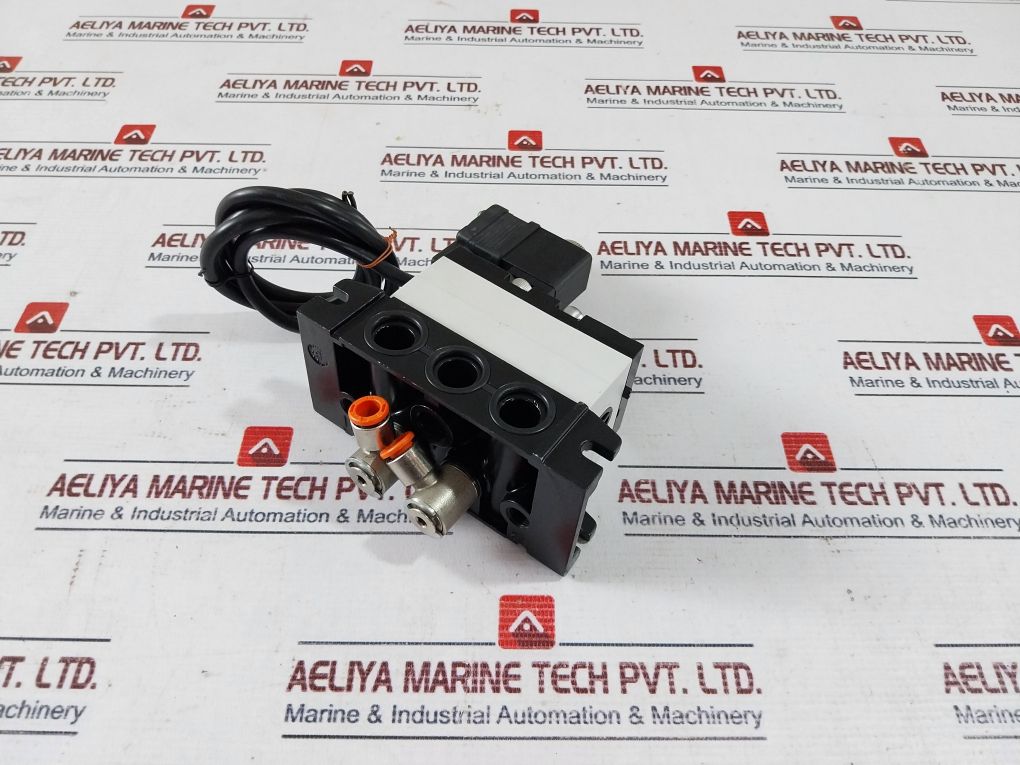 Rexroth R401001276 Pneumatic Directional Valve 24V Dc 5812010000