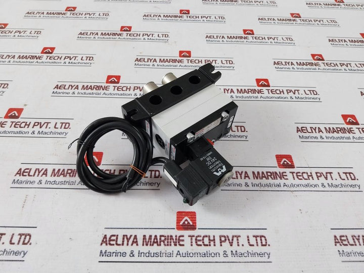 Rexroth R401001276 Pneumatic Directional Valve 24V Dc 5812010000