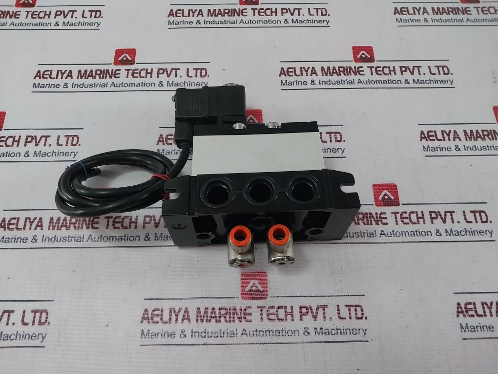 Rexroth R401001276 Pneumatic Directional Valve 580272000