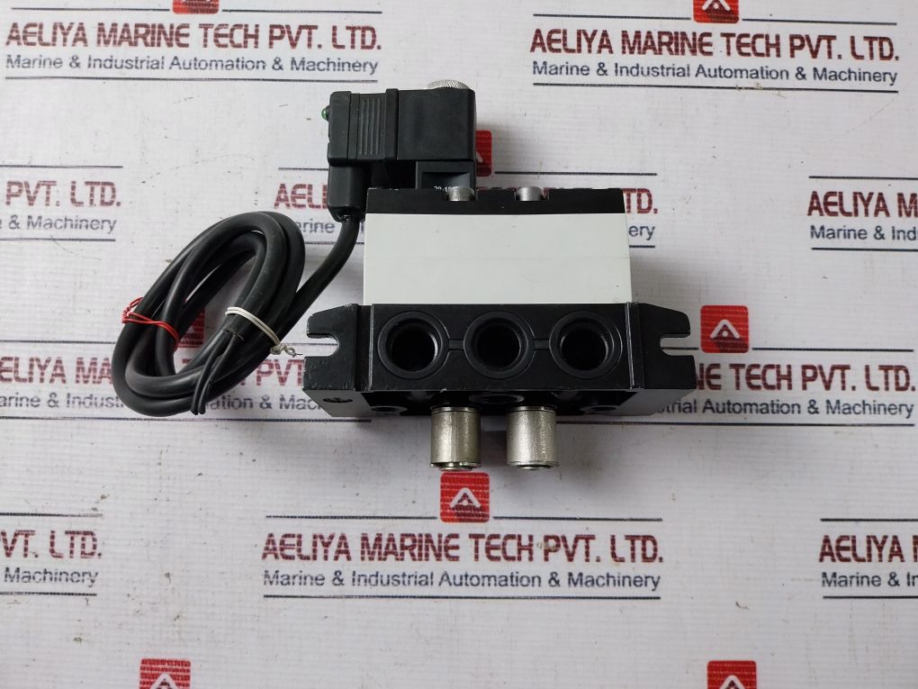 Rexroth R401001276 Pneumatic Directional Valve 5802720000