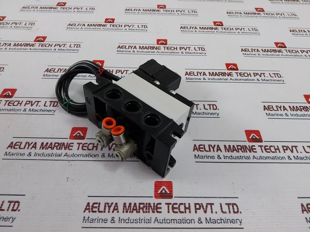 Rexroth R401001276 Pneumatic Directional Valve 5802720000 24V Dc 