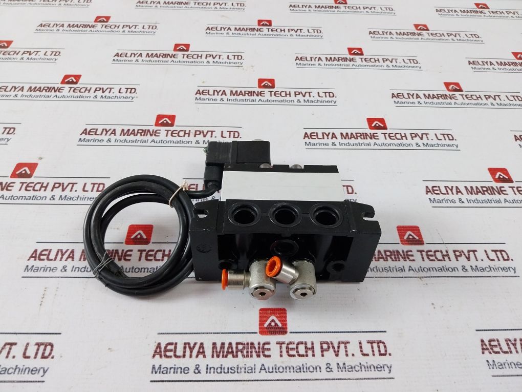 Rexroth R401001276 Pneumatic Directional Valve 5812010000