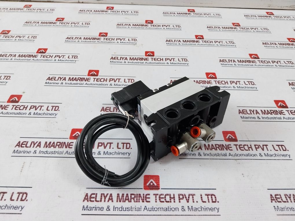 Rexroth R401001276 Pneumatic Directional Valve 5812010000