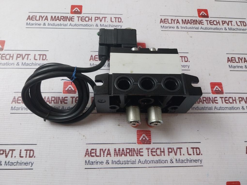 Rexroth R401001276 Pneumatic Directional Valve 5812110100