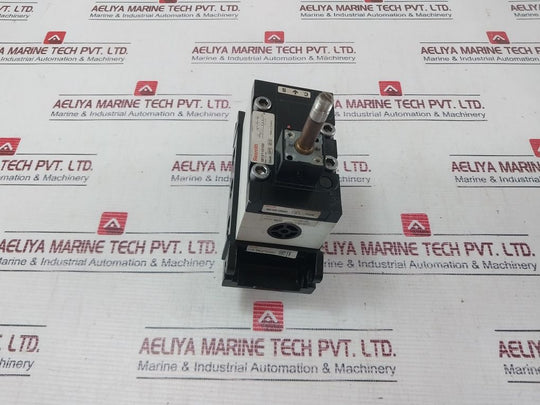 Rexroth R401001276 Pneumatic Directional Valve 5812110100