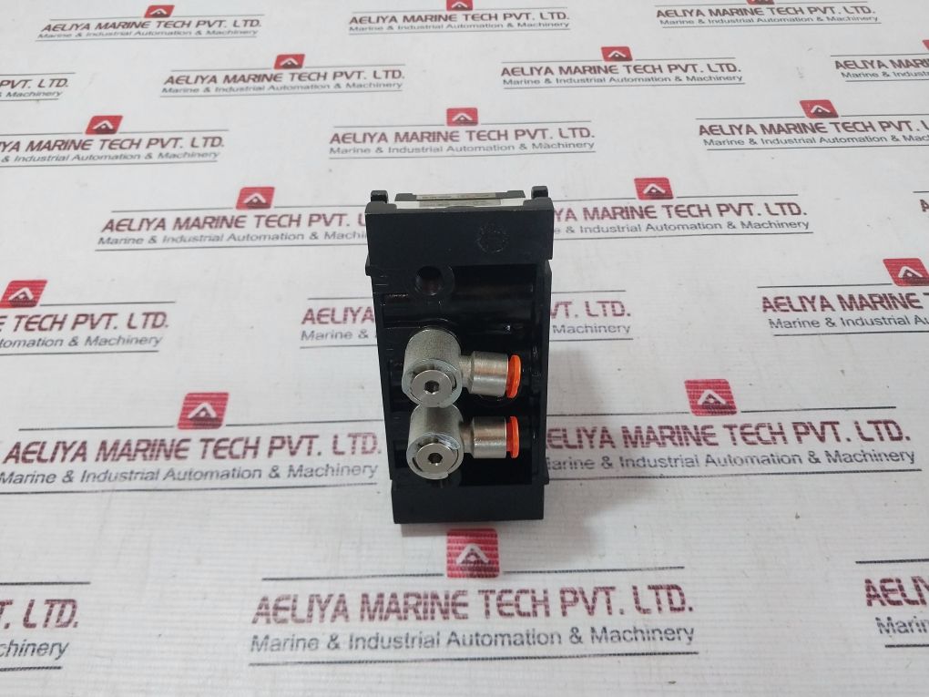Rexroth R401001276 Pneumatic Directional Valve 5812110100