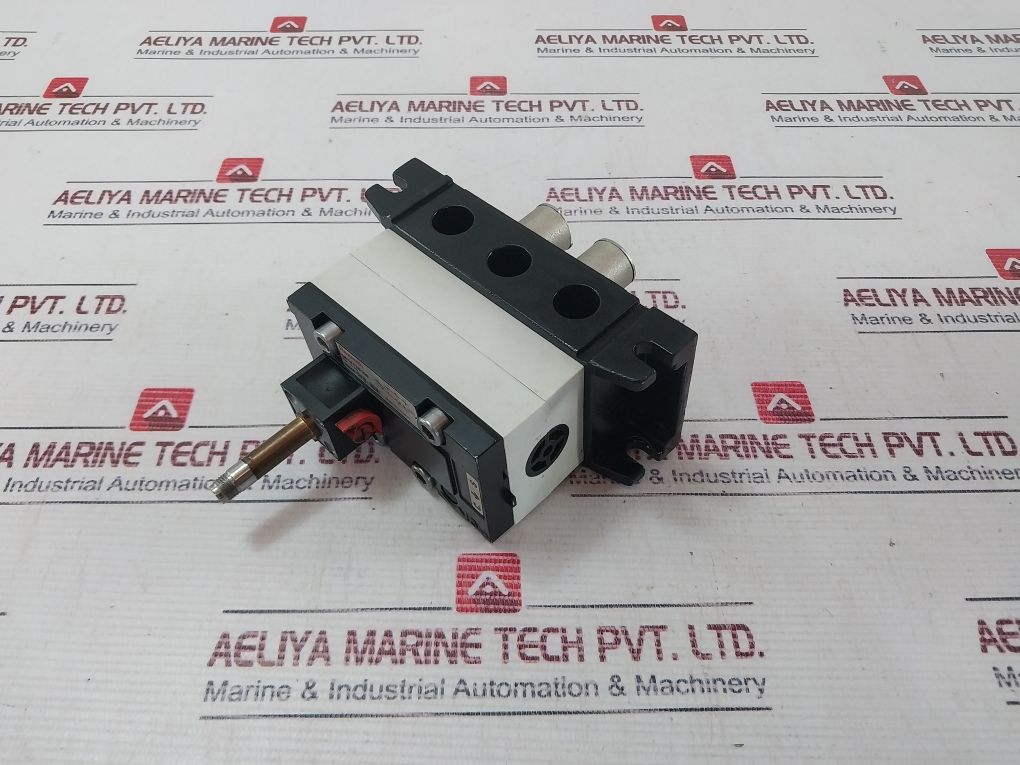 Rexroth R401001276 Pneumatic Directional Valve 5812110100