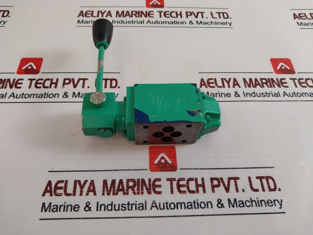 Rexroth R900469301 Manual Directional Valve 4Wmm 6 D53/F