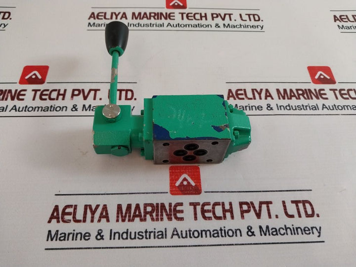 Rexroth R900469301 Manual Directional Valve 4Wmm 6 D53/F