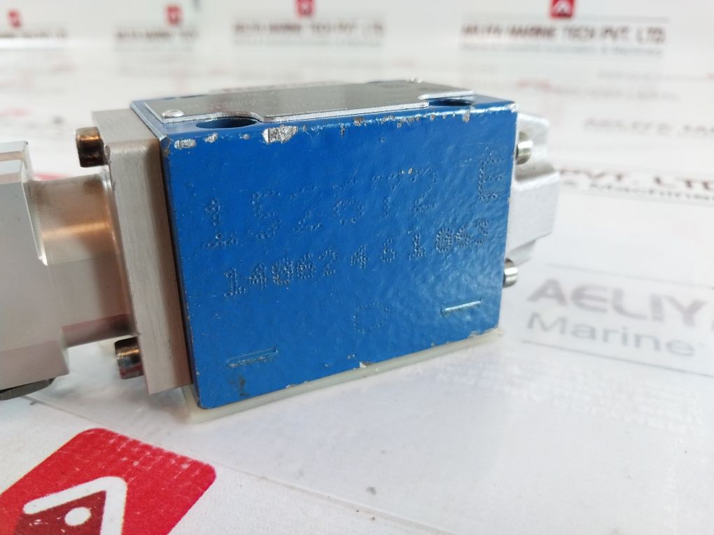 Rexroth R900469302 Directional Control Valve 4Wmm 6 J53