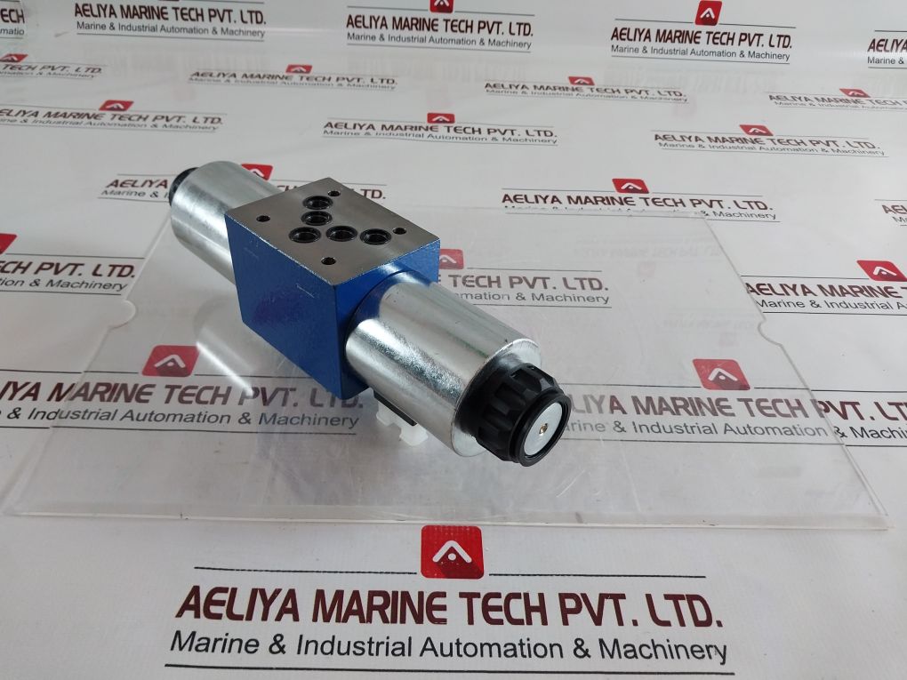 Rexroth R900589988 Directional Control Valve 4We 10 J33/Cg24N9K4