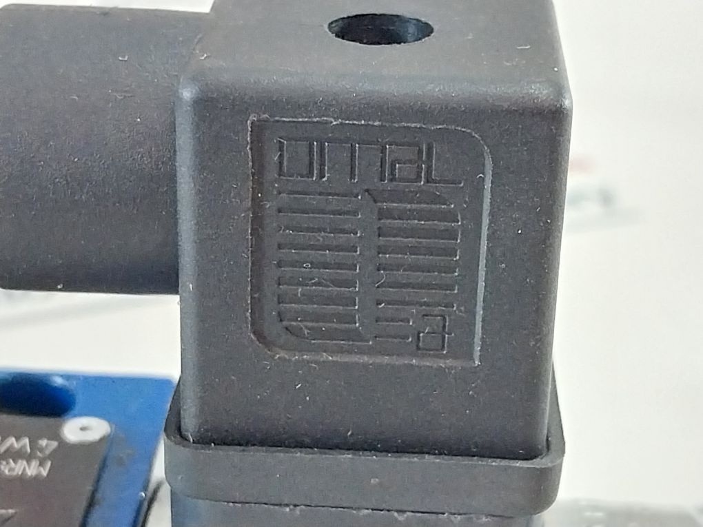 Rexroth R900908879 Solenoid Valve 09018142024