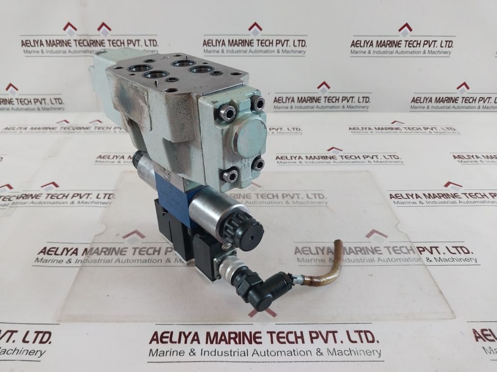 Rexroth R900925484 Hydraulic Valve Assembly