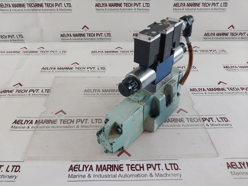 Rexroth R900925484 Hydraulic Valve Assembly