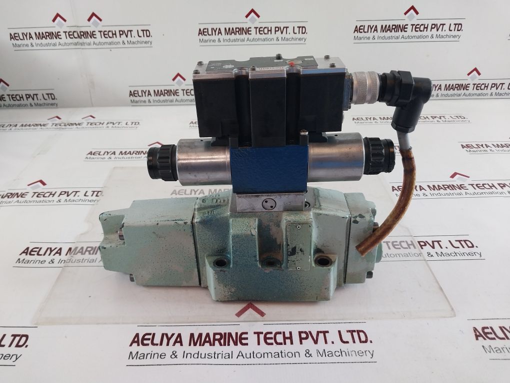 Rexroth R900925484 Hydraulic Valve Assembly