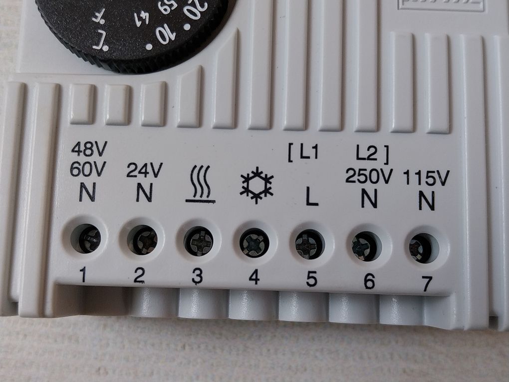 Rittal Sk3110000 Temperature Regulator Thermostat 114054-3110 Rev F