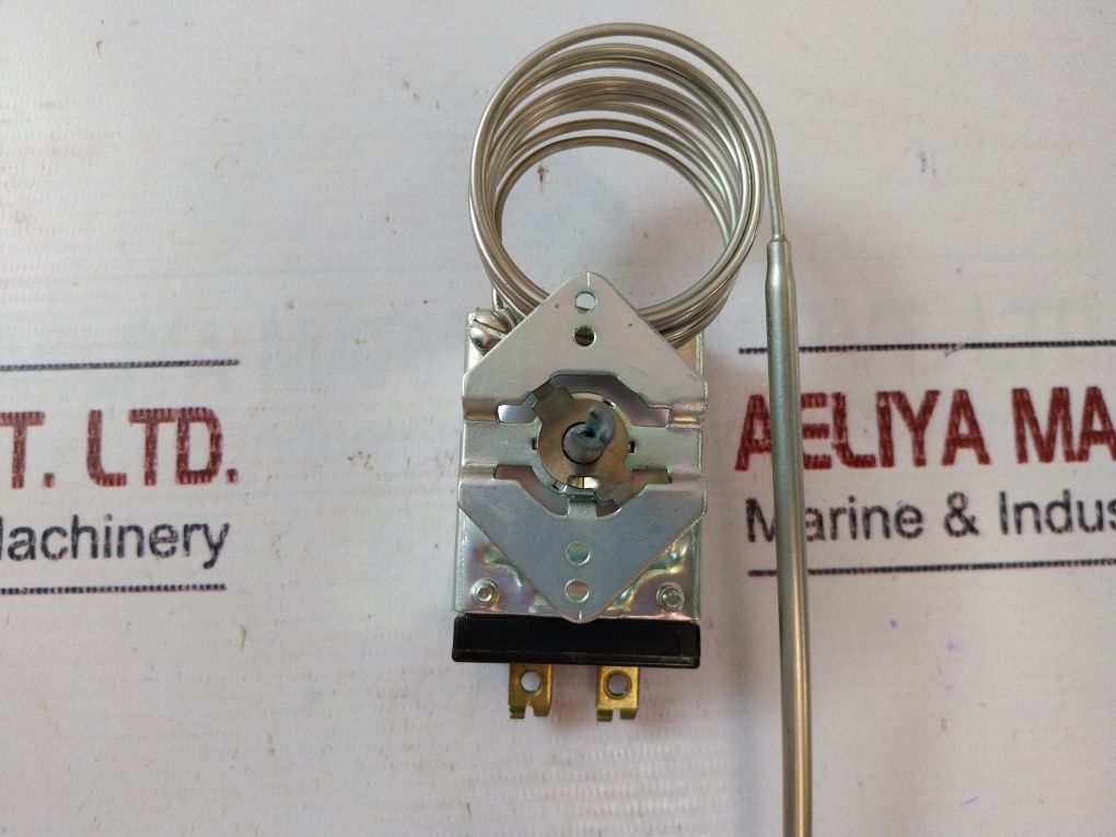 Robertshaw Model S-100-48 Electric Thermostat 30 Amp 277V Ac