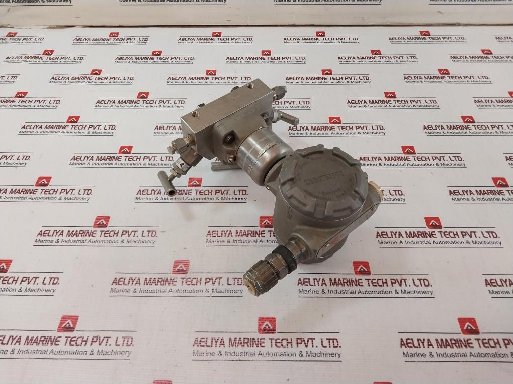 Rosemount 03151-9005-0001 Pressure Transmitter W/ C305121124-0000 Manifold 30Vdc