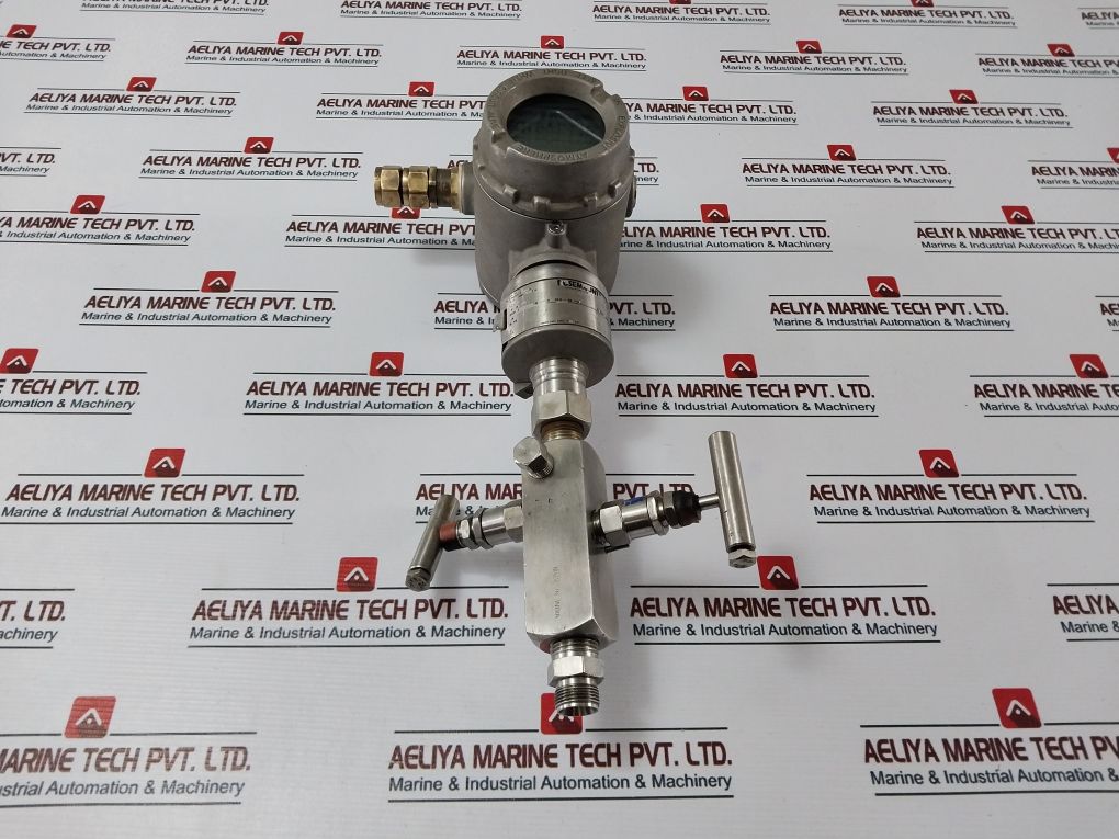 Rosemount 03151-9005-0001 Pressure Transmitter W/ C306101126-0000 2-way Valve