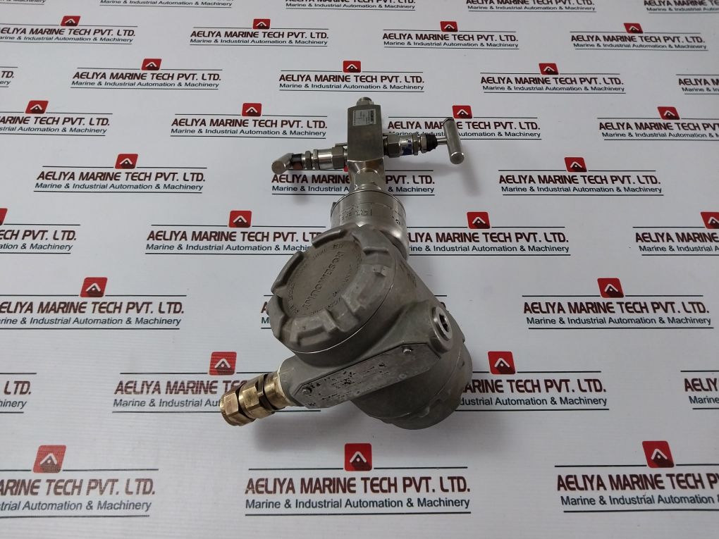 Rosemount 03151-9005-0001 Pressure Transmitter W/ C306101126-0000 2-way Valve