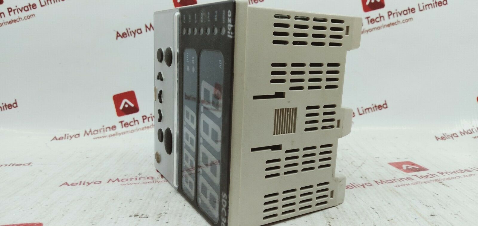 Azbil sdc36 c36tr1ua1100 thermostat