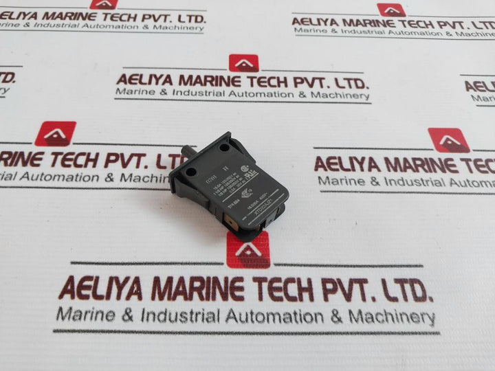 Saia Xtd22Ajz1 Double Break Momentary Switch 400V
