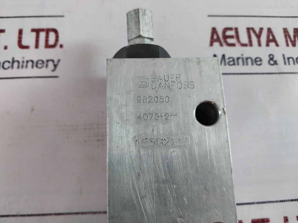 Sauer Danfoss 982050 Hydraulic Valve 158G2221
