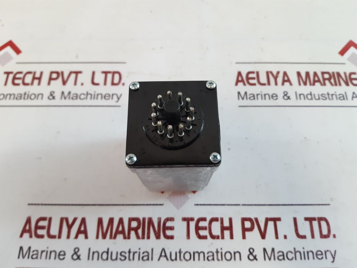 Scanning devices 110b-a photoelectric amplifier