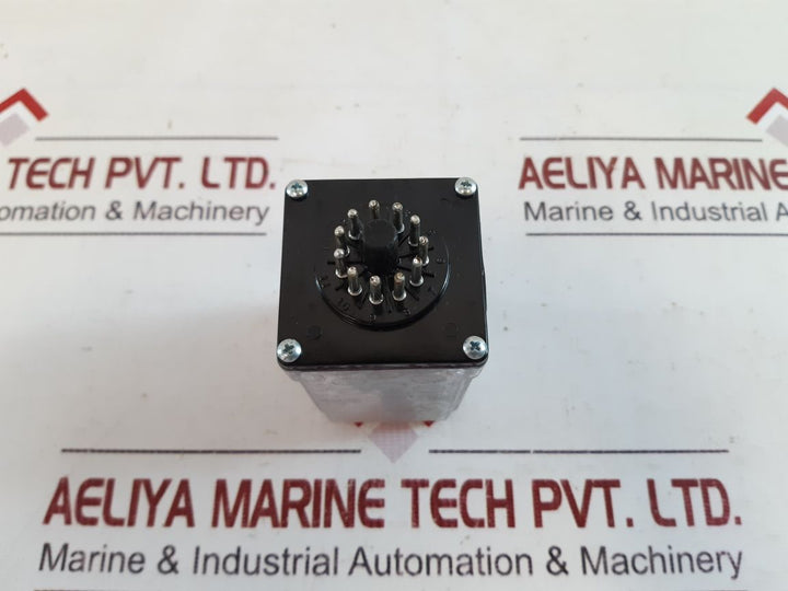 Scanning devices 110b-a photoelectric amplifier