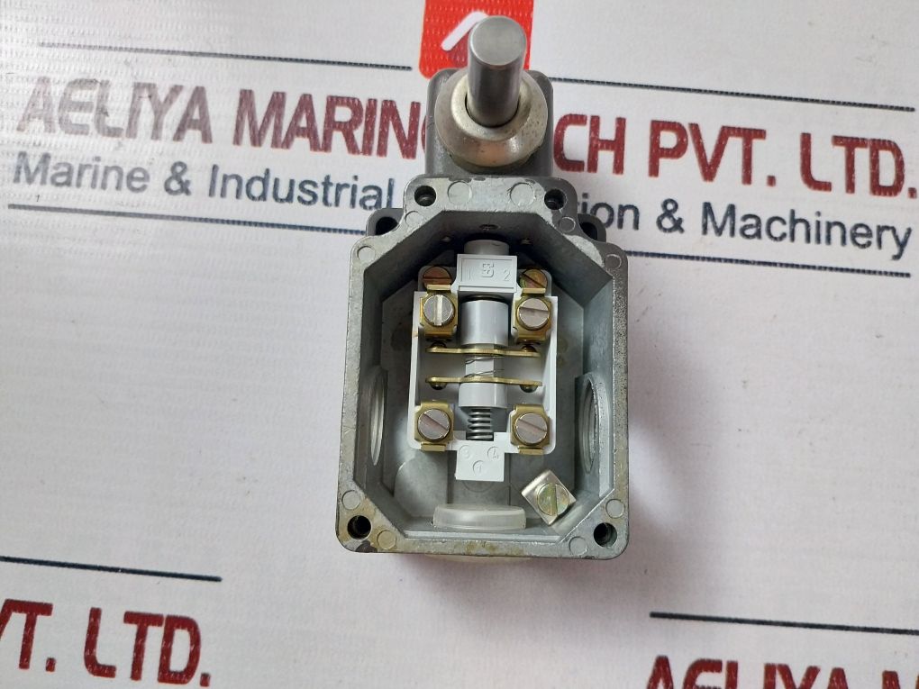 Schmersal Ts 015-11Y Heavy Duty Limit Switch 500V-600V