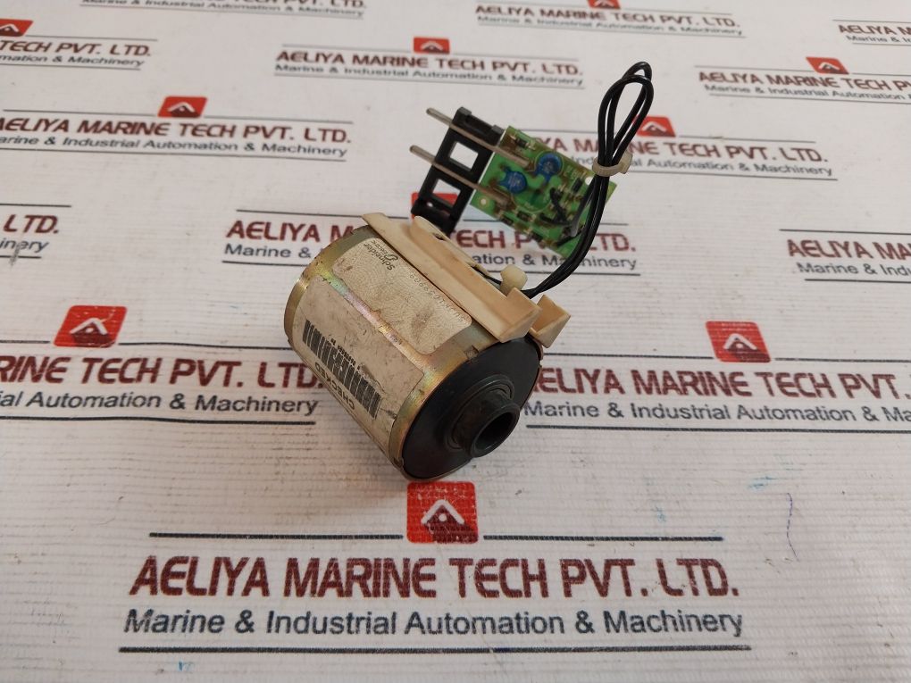 Schneider Electric 685 658 Circuit Breaker Xf-e Closing Release 200/250Vac