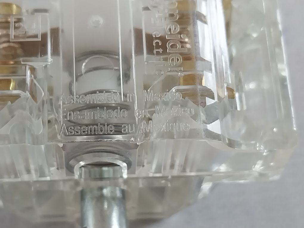 Schneider Electric 900 1Ka1 Finger Safe Contact Block