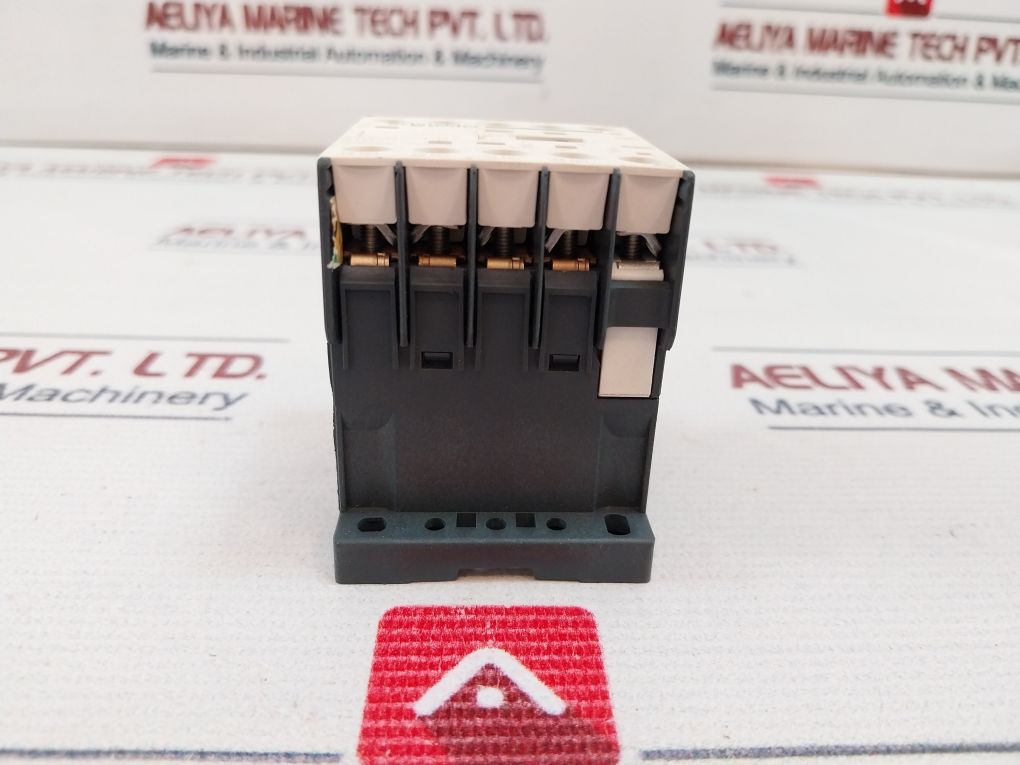 Schneider Electric Ca2Kn31M7 Control Relay 690V