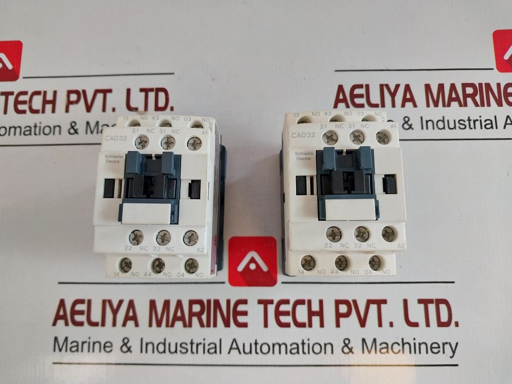Schneider Electric Cad32B7 Control Relay