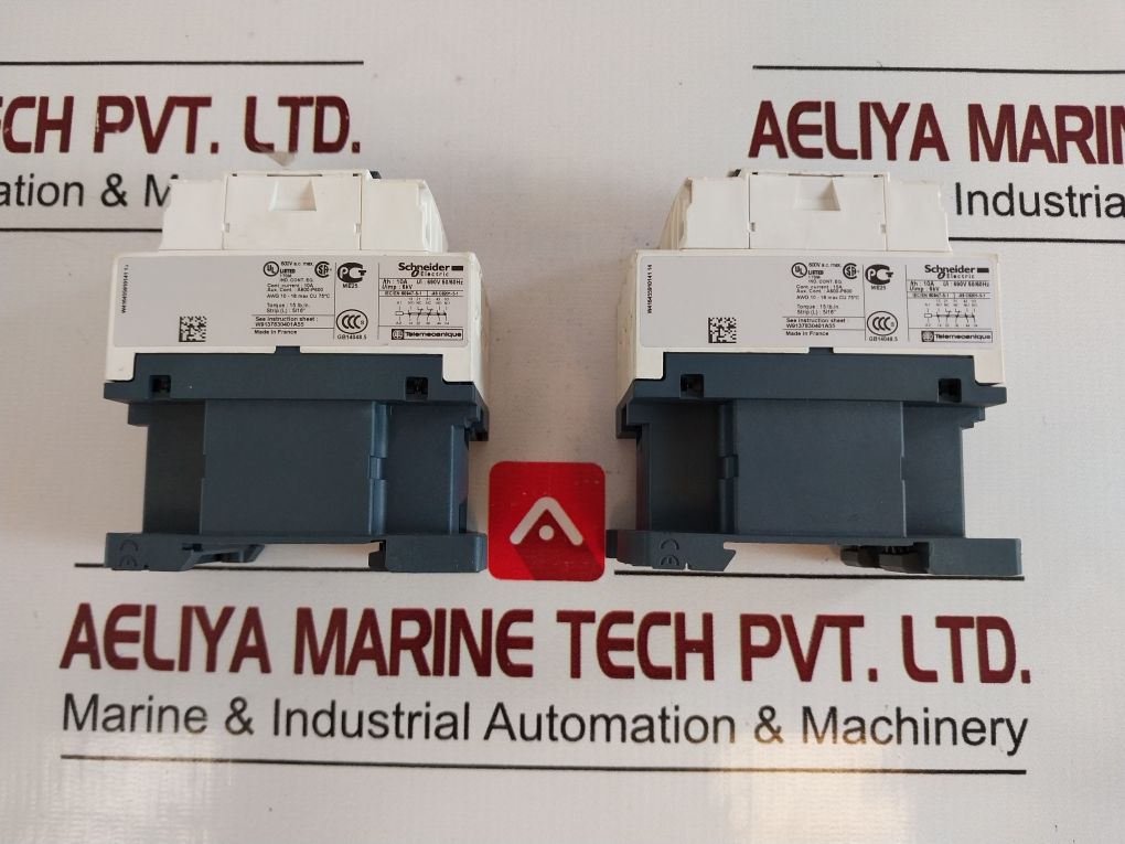 Schneider Electric Cad32B7 Control Relay