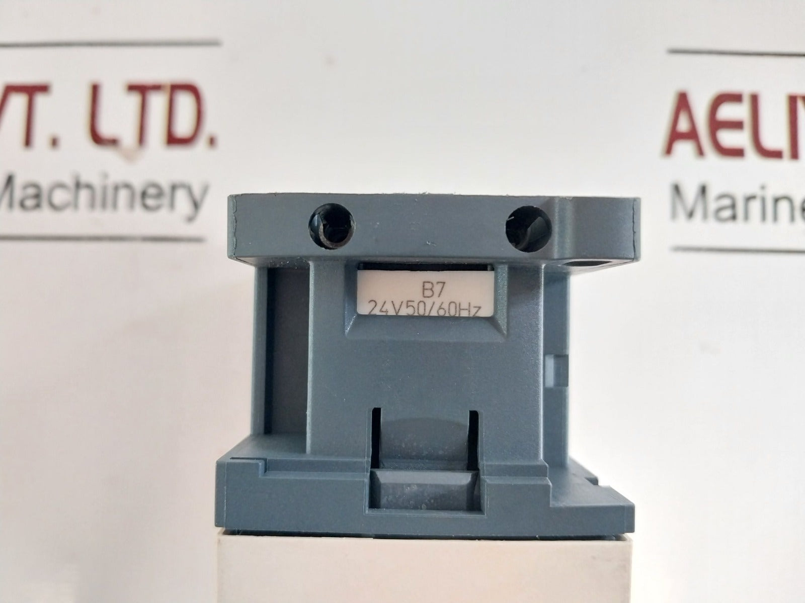 Schneider Electric Cad32B7 Control Relay