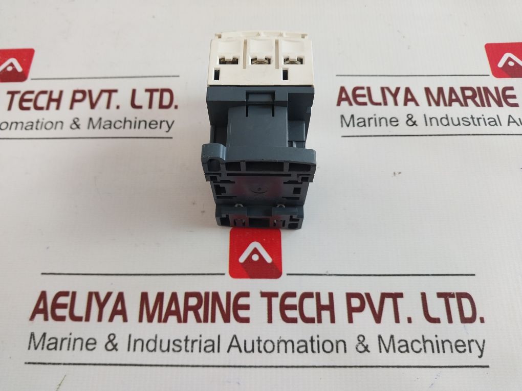 Schneider Electric Cad32 Contactor
