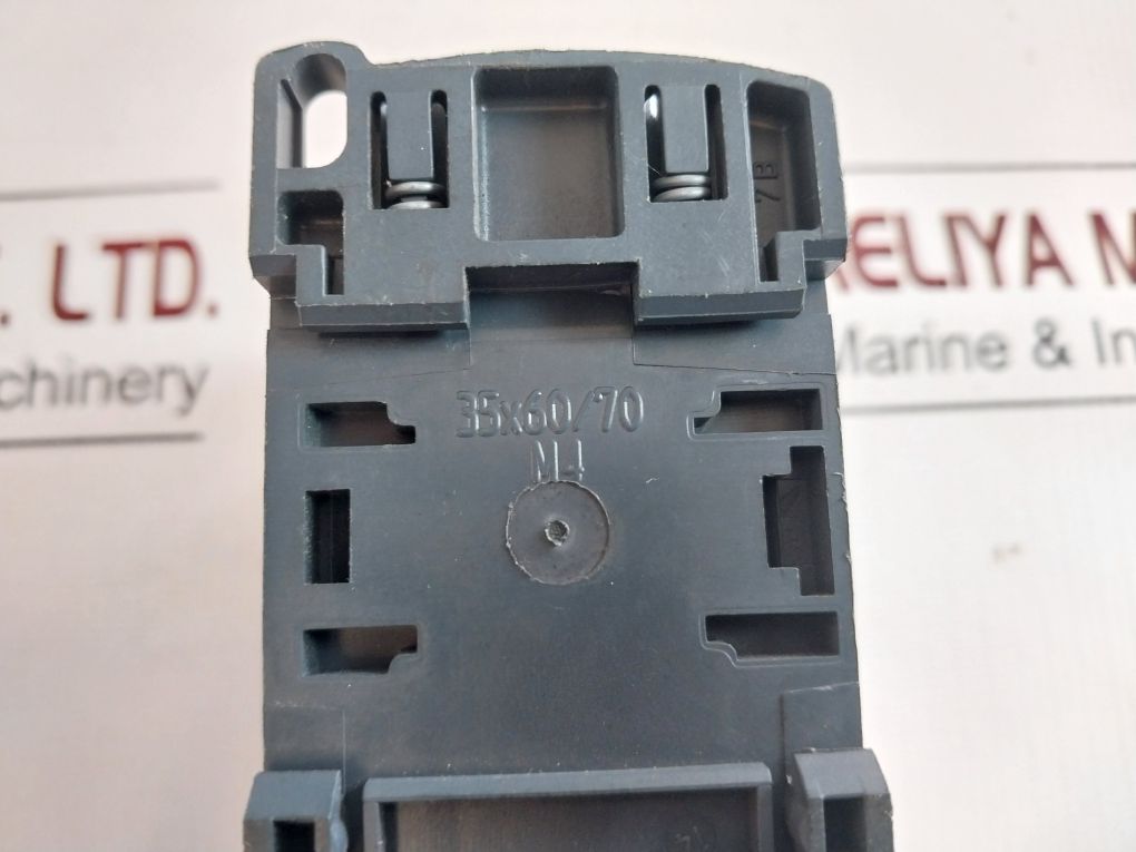 Schneider Electric Cad32 Contactor