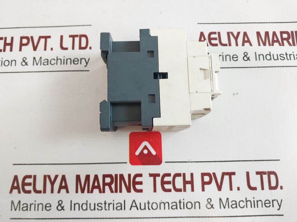 Schneider Electric Cad32 Contactor