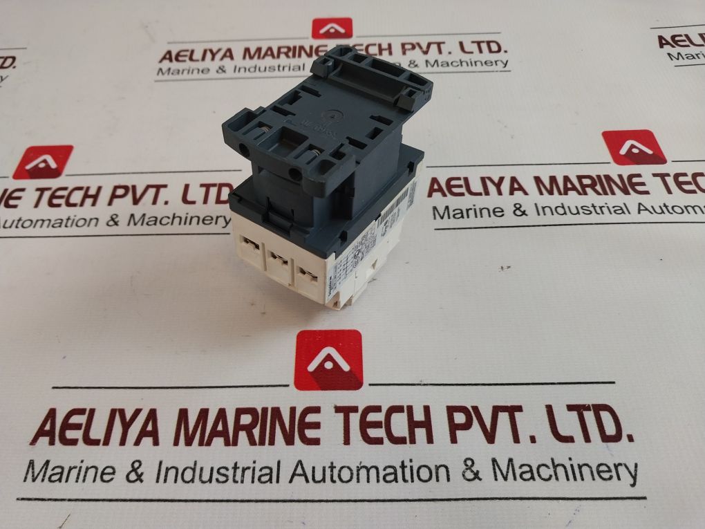 Schneider Electric Cad32 Contactor