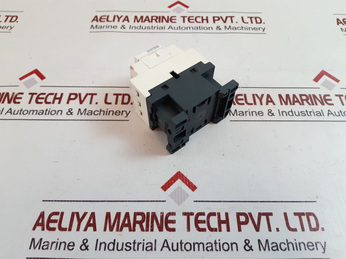 Schneider Electric Cad32 Control Relay