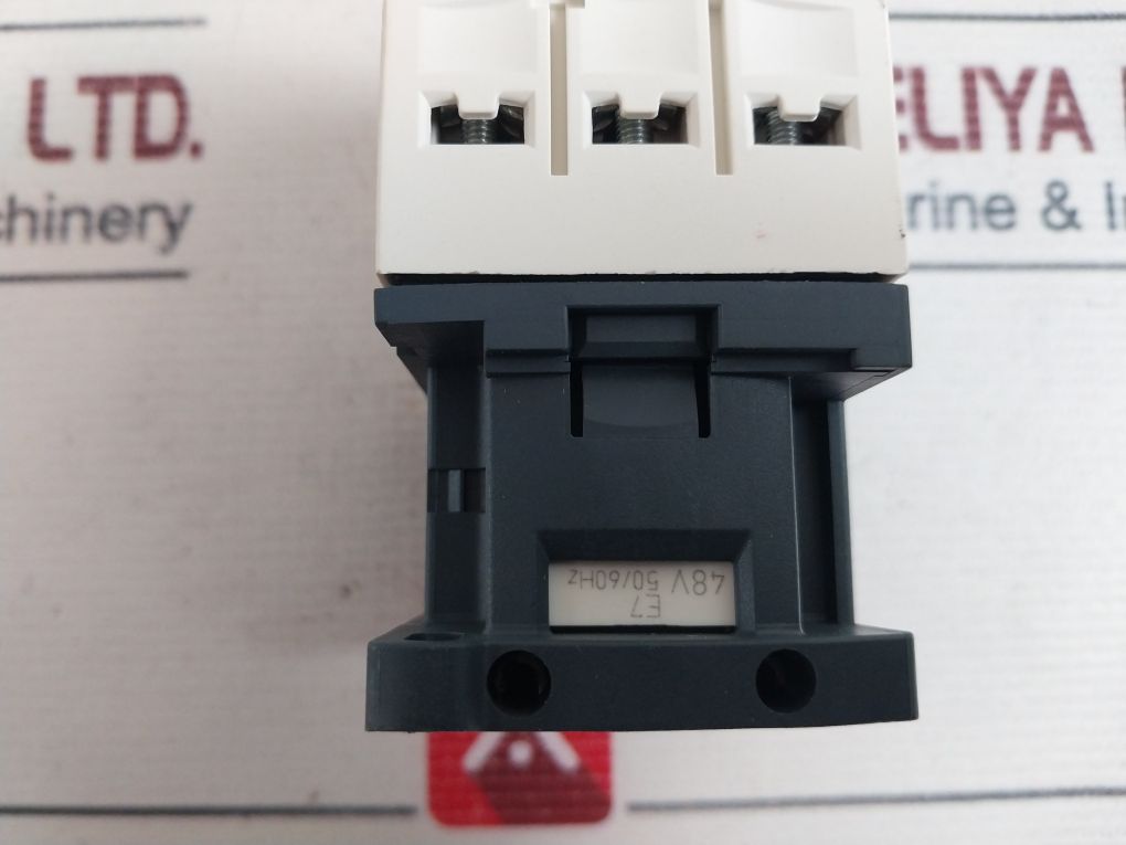 Schneider Electric Cad32 Control Relay 48V 50/60Hz