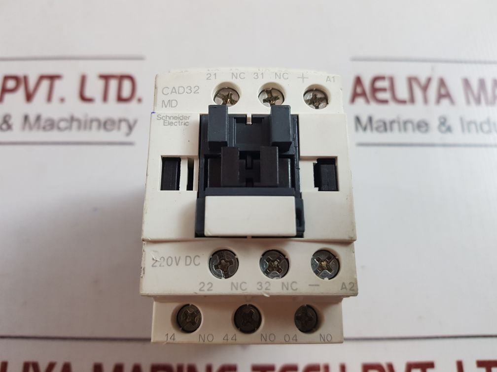 Schneider electric cad32 md control relay