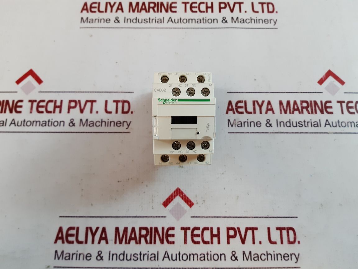 Schneider electric cad32m7 control relay with box