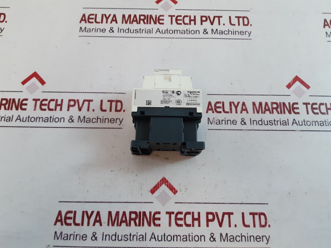 Schneider electric cad32m7 control relay with box